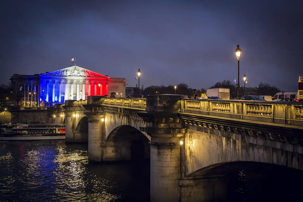 The Pont de la Concorde and the Assemblée nationale lit in the French colours at night