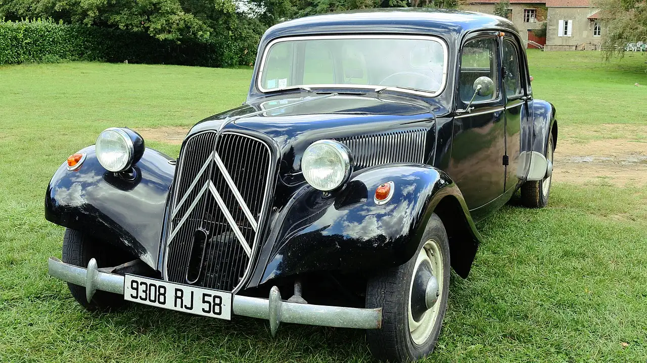 A black vintage Citroën Traction Avant