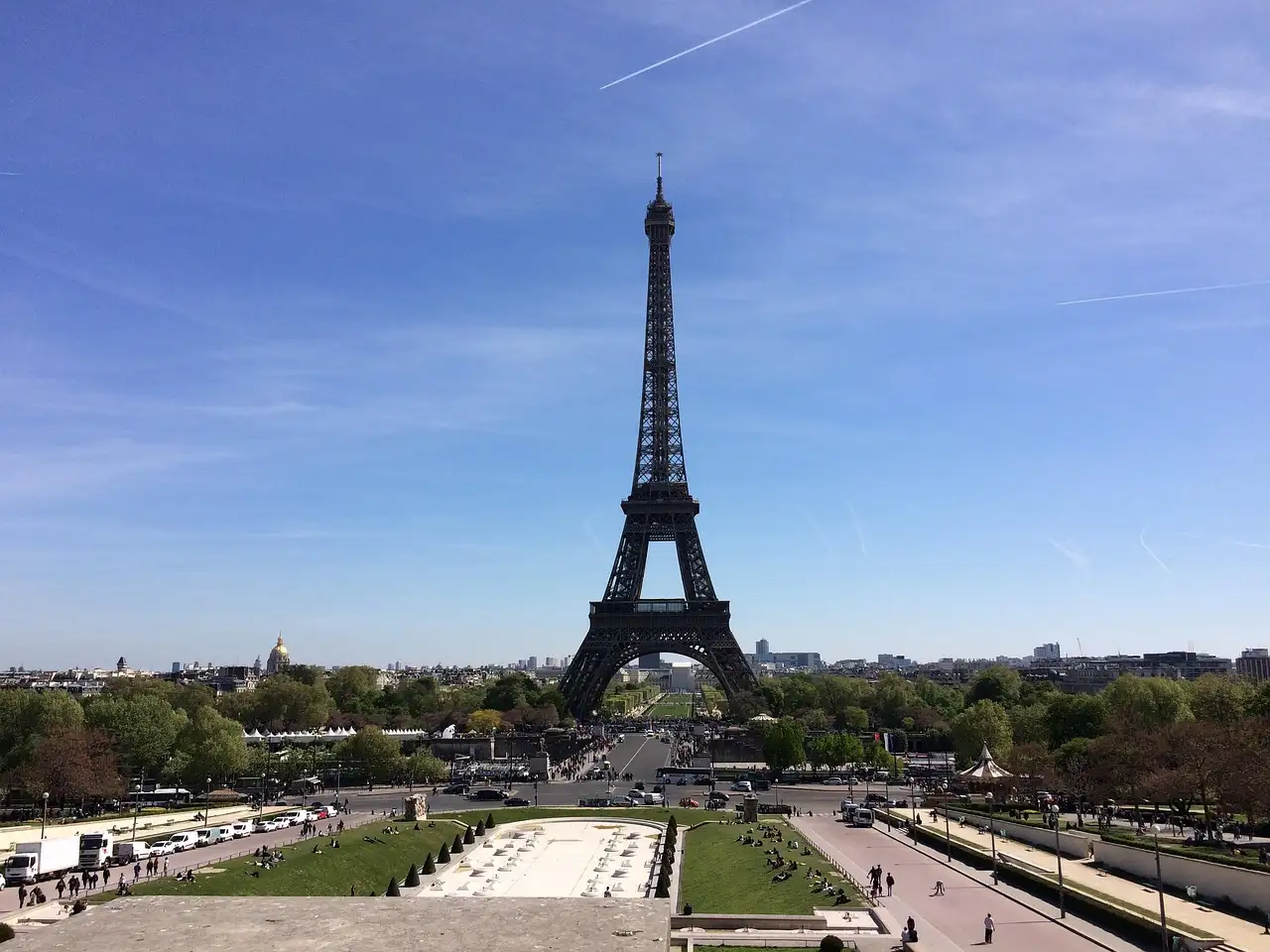 The Eiffel Tower seen from the Trocadéro under a clear blue sky