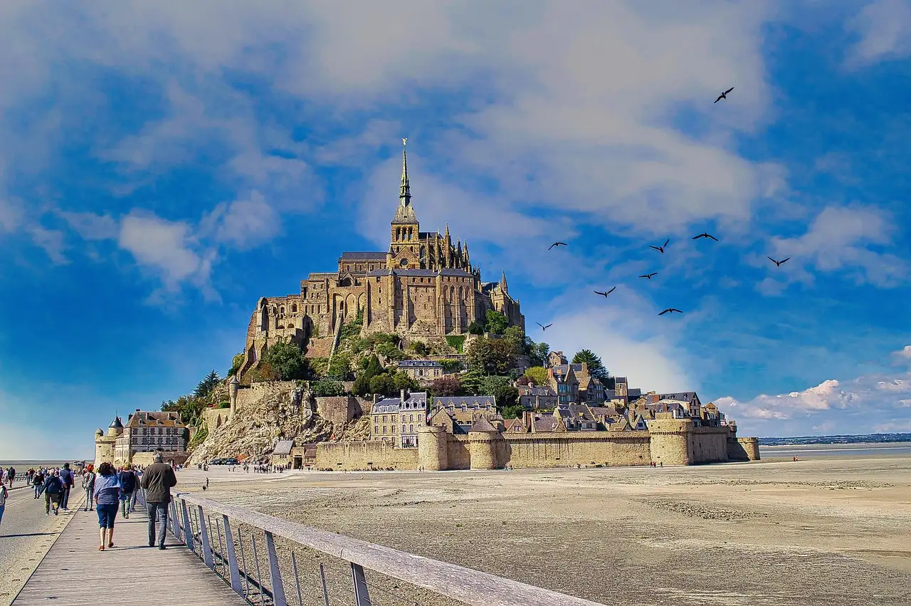 The walkway across the bay towards Mont-Saint-Michel