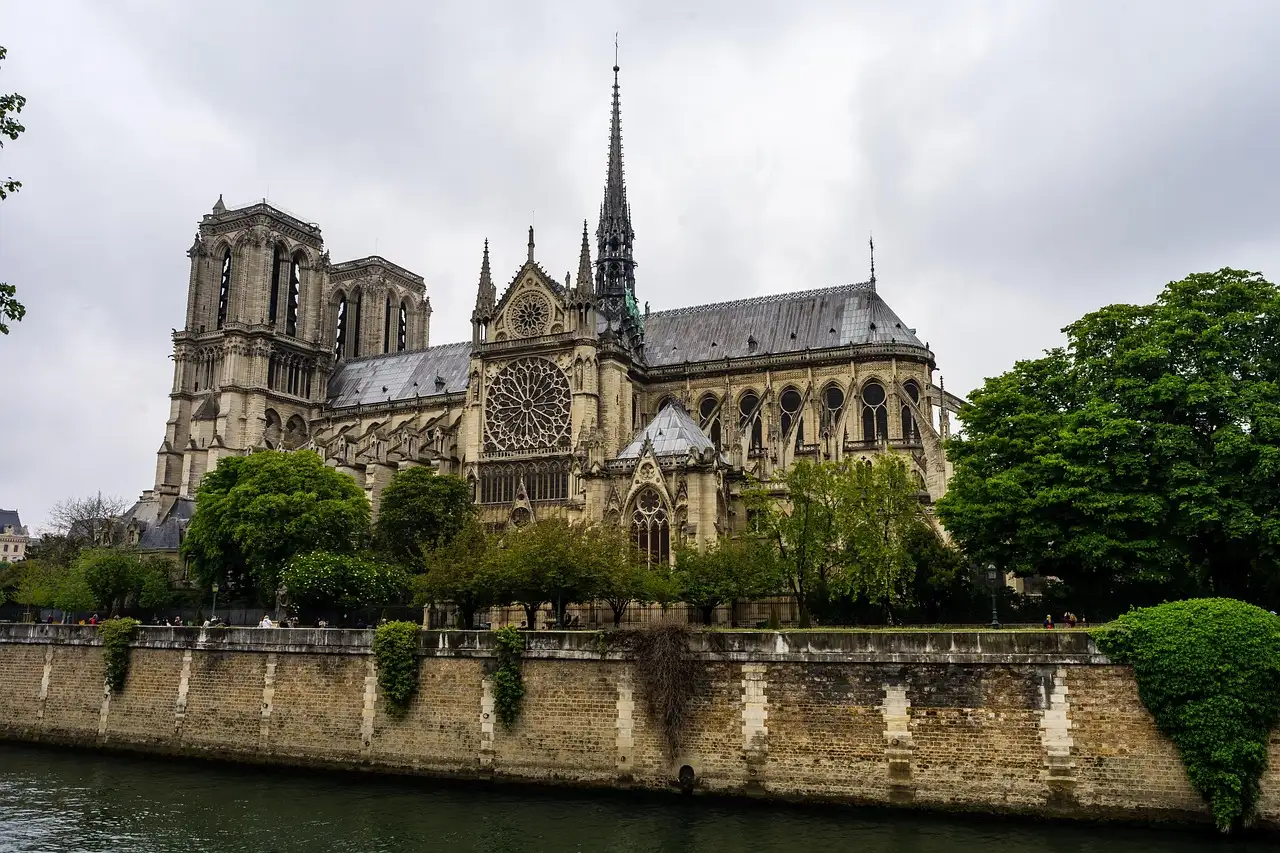 Notre-Dame Cathedral above the stone wall of the Seine embankment