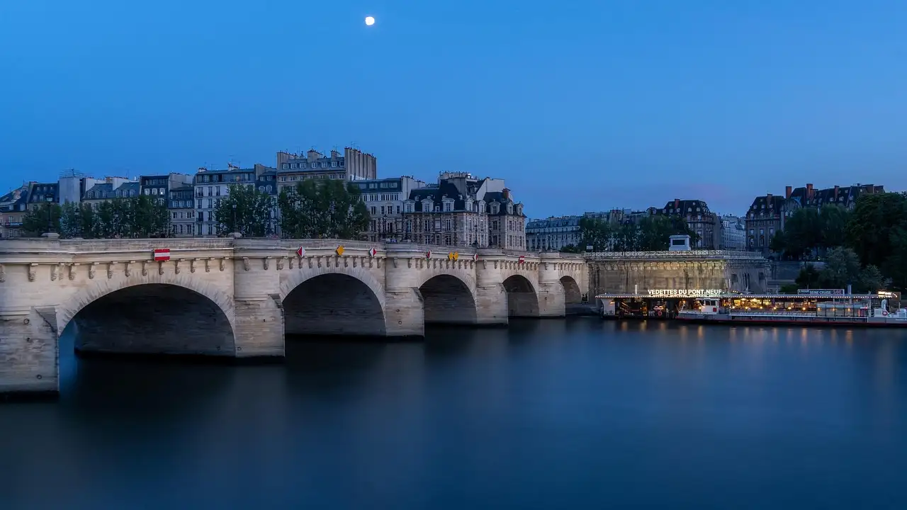 The Pont Neuf over the Seine at blue hour
