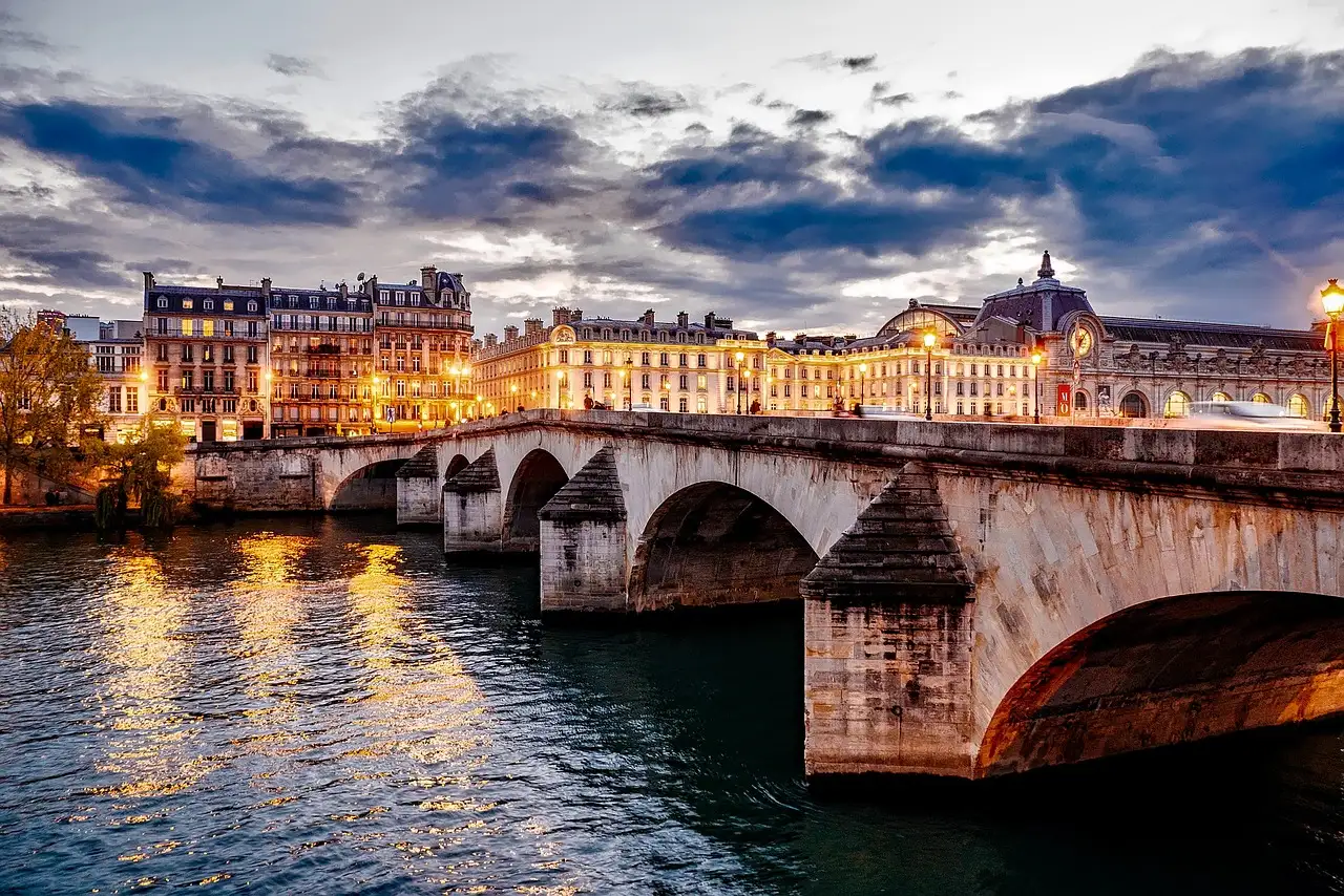 The Pont Neuf and the lit Louvre riverfront at dusk